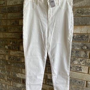 NWT American Eagle 16s White curvy denim - stretch